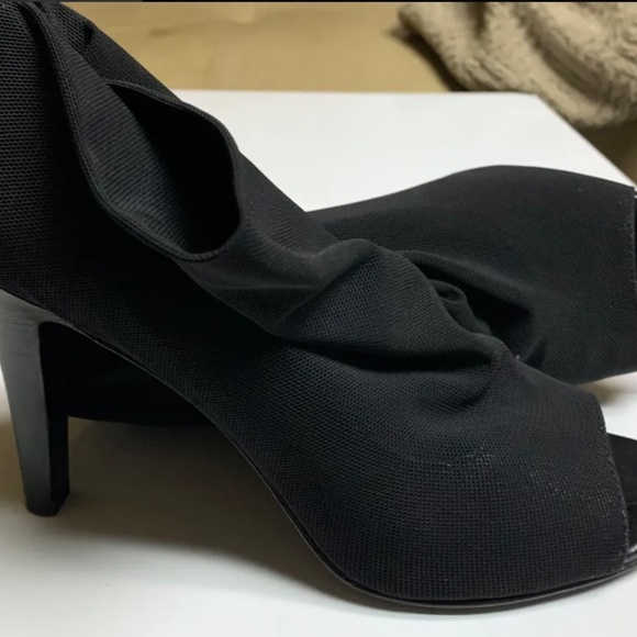 Tahari nylon mesh peep toe heels Sz.7.5 - Picture 3 of 6